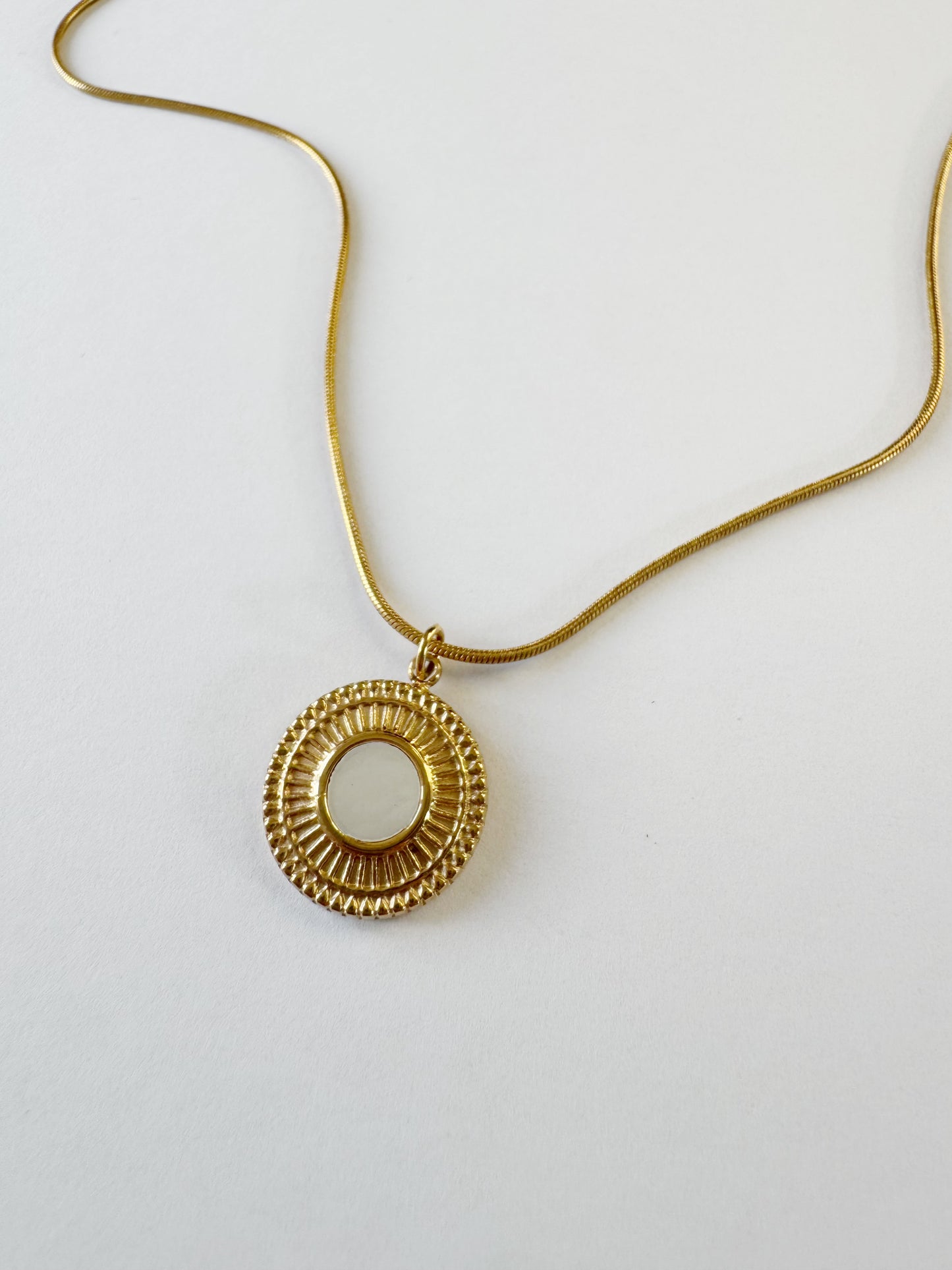 AURA Shell Pendant Necklace