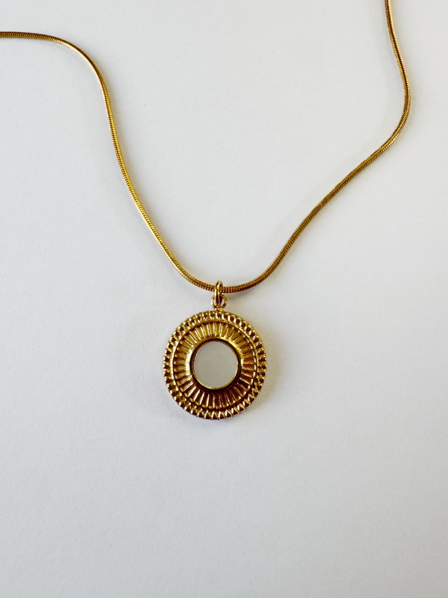 AURA Shell Pendant Necklace